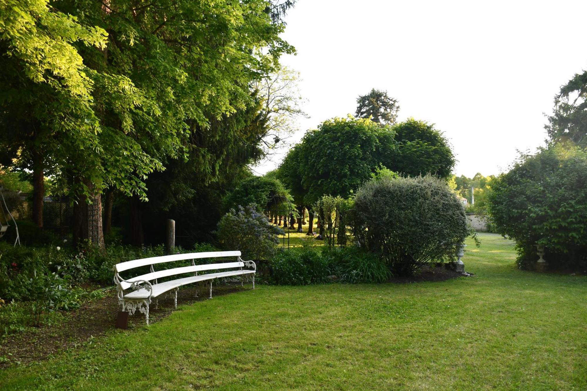 Le Val Clos, Appartement Dans Une Maison De Maitre 19E Tanlay Exterior foto
