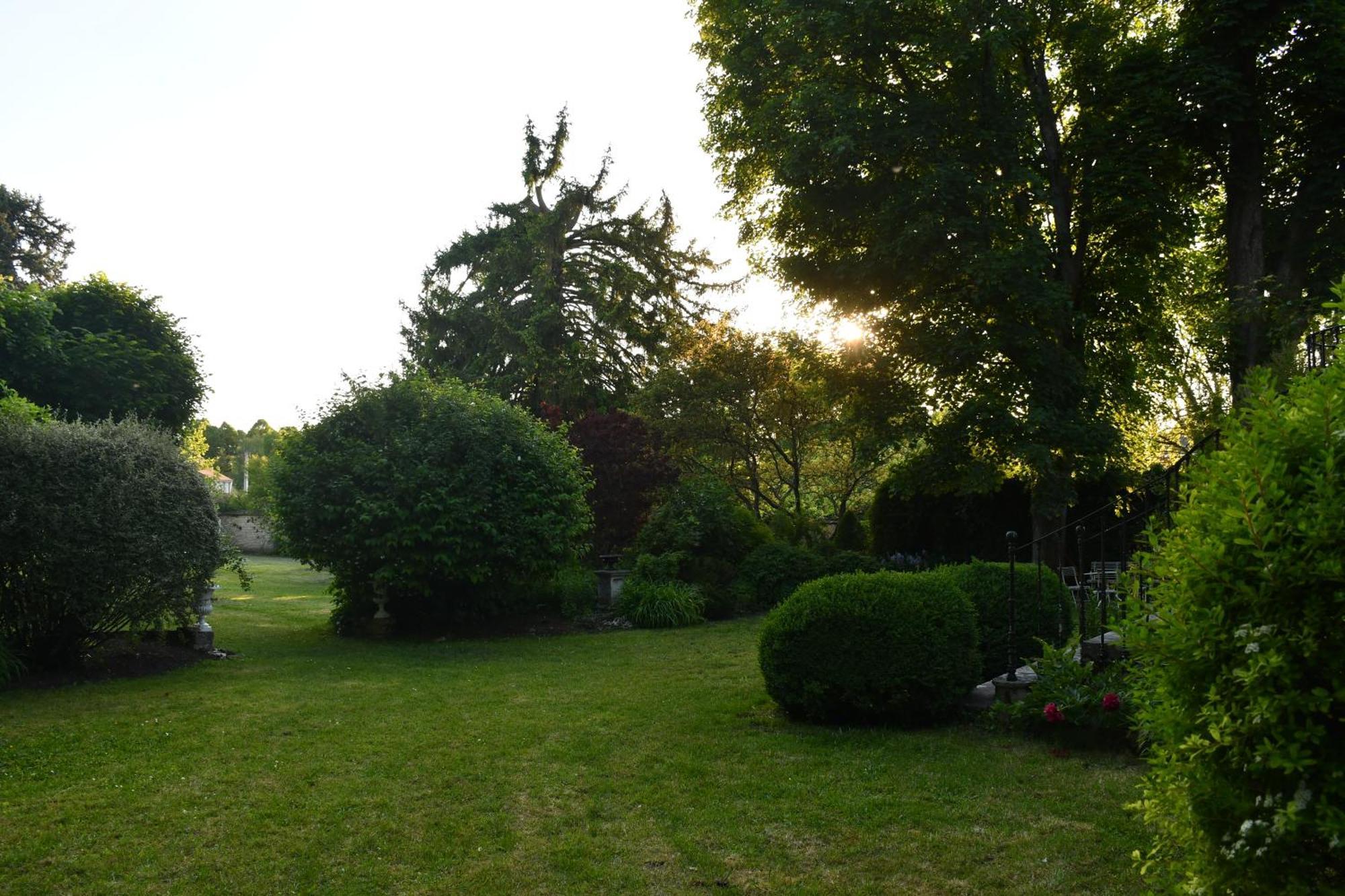 Le Val Clos, Appartement Dans Une Maison De Maitre 19E Tanlay Exterior foto
